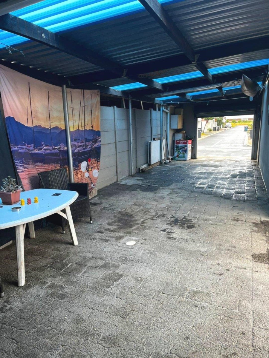 2 Bedroom Property for Sale in Pelican Park Western Cape